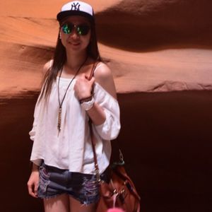 Meet your Posher, Henny